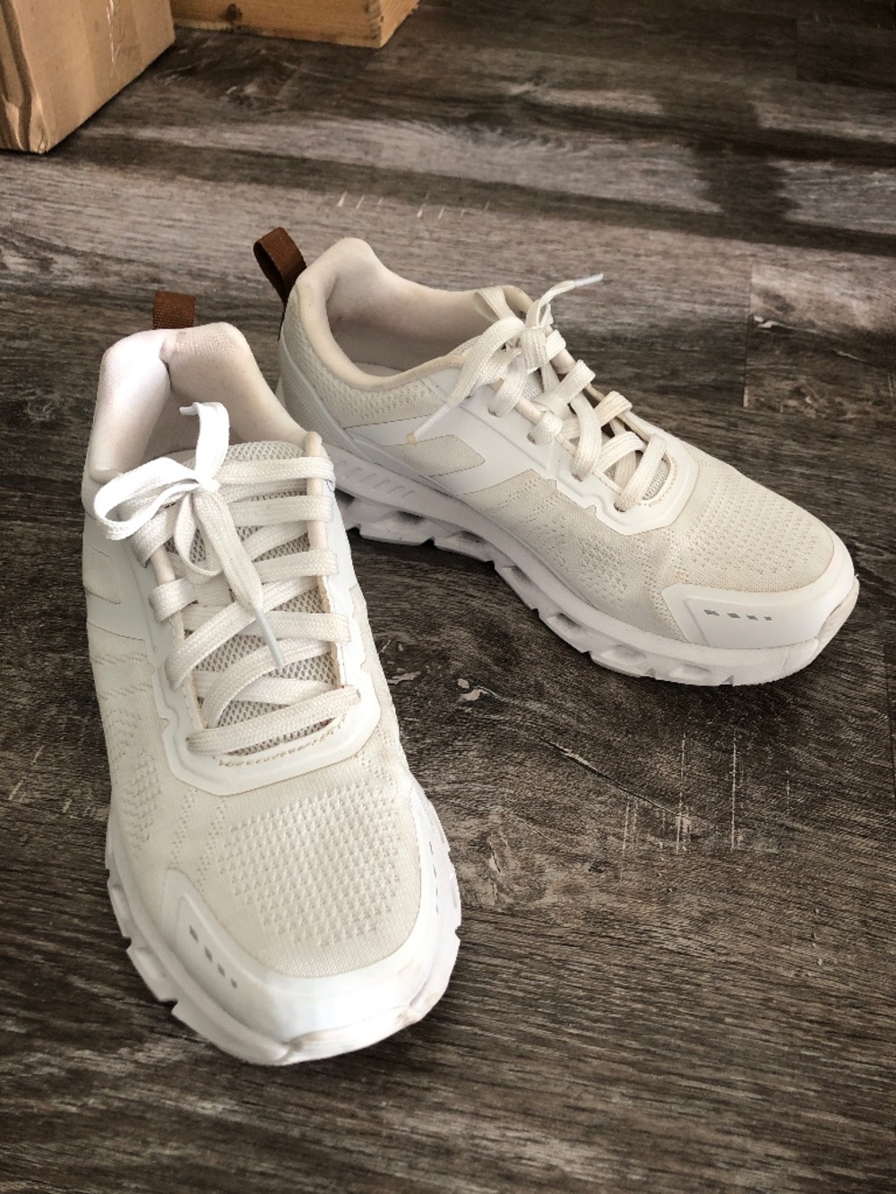 Lightweight White Sneaker W8